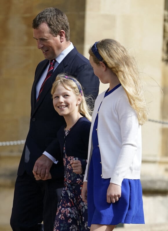 Peter Philips et ses filles Isla and Savannah - La famille royale britannique quitte la chapelle Saint-Georges de Windsor après la messe de Pâques, le 17 avril 2022. 