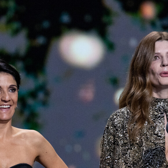 Florence Foresti, maitresse de cérémonie, Chiara Mastroianni lors de la 45ème cérémonie des César à la salle Pleyel à Paris le 28 février 2020 © Olivier Borde / Dominique Jacovides / Bestimage 