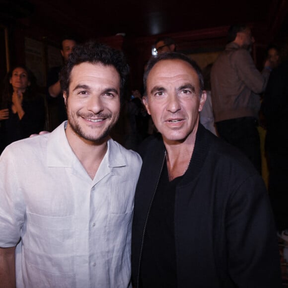 Exclusif - Amir Haddad, Nikos Aliagas - Générale du chanteur Amir Haddad, seul-en-scène dans la pièce "Sélectionné" mise en scène par S. Suissa au théâtre Edouard VII à Paris. © Rachid Bellak/Bestimage Sélectionné, texte de M. Elya, raconte l'incroyable histoire du nageur Alfred Nakache, dont une piscine parisienne porte le nom dans le XXème arrondissement. Cet athlète a été plusieurs fois champion de France avant et après sa déportation à Auschwitz car de confession juive. © Rachid Bellak /Bestimage