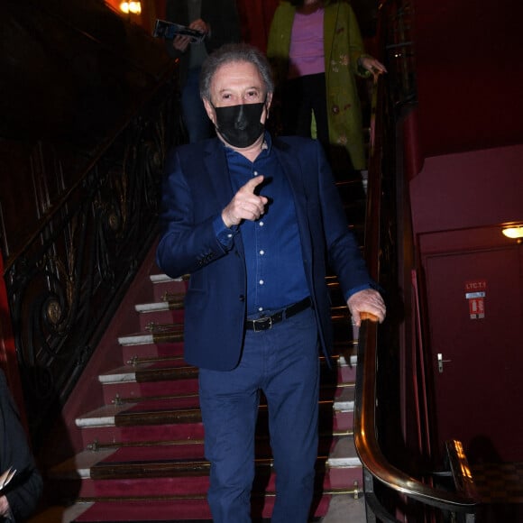 Exclusif - Michel Drucker - Générale du chanteur Amir Haddad, seul-en-scène dans la pièce "Sélectionné" mise en scène par S. Suissa au théâtre Edouard VII à Paris le 28 mars 2022. © Rachid Bellak/Bestimage Sélectionné, texte de M. Elya, raconte l'incroyable histoire du nageur Alfred Nakache, dont une piscine parisienne porte le nom dans le XXème arrondissement. Cet athlète a été plusieurs fois champion de France avant et après sa déportation à Auschwitz car de confession juive. © Rachid Bellak /Bestimage 