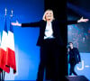 Marine Le Pen, candidate RN (Rassemblement National) qualifiée pour le second tour de l'élection présidentielle, est en meeting à Arras le 21 avril 2022