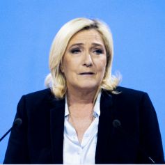 Extrait de l'émission Une ambition intime avec Marine Le Pen qui explique vivre en colocation avec une amie