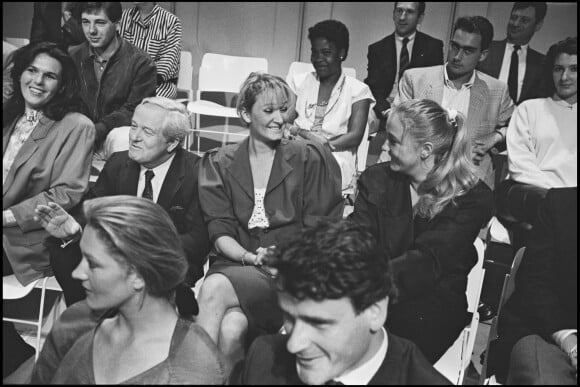 Jean-Marie Le Pen lors de l'émission L'Heure de vérité avec ses filles Marie-Caroline et Marine en 1987