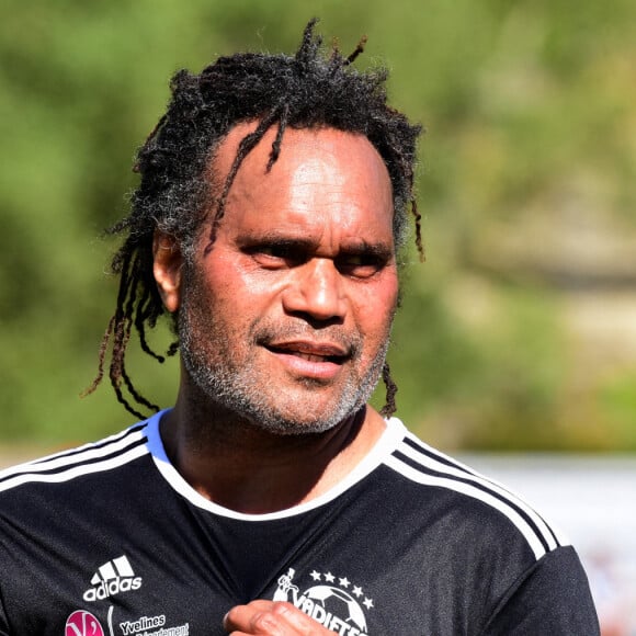 Exclusif - Christian Karembeu - Match de football caritatif du Variétés Club de France contre l'union départementale des pompiers de l'Ardèche au profit des pilotes de canadairs décédés en mission au Stade Georges Marquand à Aubenas en Ardèche le 18 avril 2022. Les deux équipes se sont quittées sur le score de 2 buts partout devant un public conquis et nombreux, environ 2500 spectateurs ont assisté à cette belle fête du football. 15.000 euros ont été récoltés. © Romain Doucelin/Bestimage