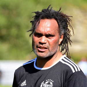 Exclusif - Christian Karembeu - Match de football caritatif du Variétés Club de France contre l'union départementale des pompiers de l'Ardèche au profit des pilotes de canadairs décédés en mission au Stade Georges Marquand à Aubenas en Ardèche le 18 avril 2022. Les deux équipes se sont quittées sur le score de 2 buts partout devant un public conquis et nombreux, environ 2500 spectateurs ont assisté à cette belle fête du football. 15.000 euros ont été récoltés. © Romain Doucelin/Bestimage