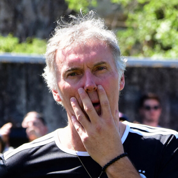 Exclusif - guest, Laurent Blanc - Match de football caritatif du Variétés Club de France contre l'union départementale des pompiers de l'Ardèche au profit des pilotes de canadairs décédés en mission au Stade Georges Marquand à Aubenas en Ardèche le 18 avril 2022. Les deux équipes se sont quittées sur le score de 2 buts partout devant un public conquis et nombreux, environ 2500 spectateurs ont assisté à cette belle fête du football. 15.000 euros ont été récoltés. © Romain Doucelin/Bestimage