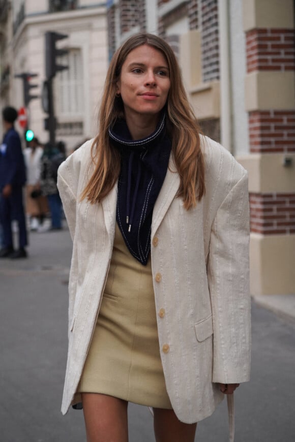 Monica de La Villardière - Arrivées au défilé de mode automne-hiver 2022-2023 "Acne" lors de la fashion week de Paris. Le 2 mars 2022