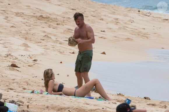Exclusif - Sean Penn et sa compagne Leila George en vacances à Honolulu à Hawaï. Le 13 aout 2018.