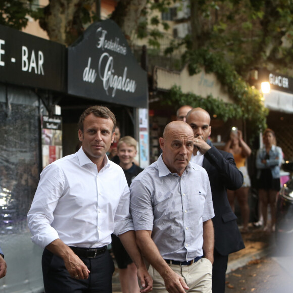 Le président de la république Emmanuel Macron est venu prendre un bain de foule surprise à Bormes-les-Mimosas le 27 juillet 2019.