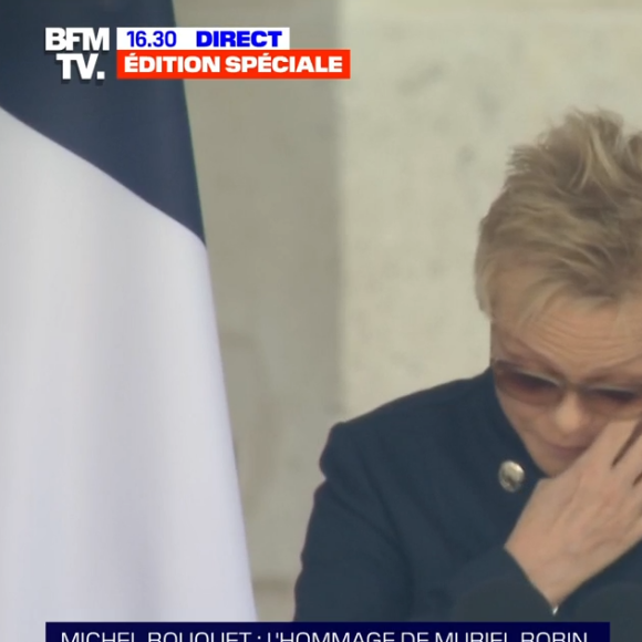 Muriel Robin submergée par l'émotion pendant son discours lors de l'hommage national à Michel Bouquet aux Invalides à Paris