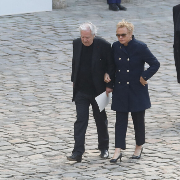 Fabrice Luchini, Muriel Robin et Pierre Arditi (qui ont pris la parole à l'occasion de son hommage) - Cérémonie d'hommage national à l'Hôtel national des Invalides en hommage à Michel Bouquet décédé le 13 avril 2022. Paris le 27 avril 2022. Michel Bouquet a été inhumé dans la plus stricte intimité le 15/04/2022 à Étais-la Sauvin dans l'Yonne. © Dominique Jacovides / Bestimage