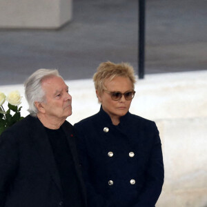 Muriel Robin et Pierre Arditi (qui ont pris la parole à l'occasion de son hommage) - Cérémonie d'hommage national à l'Hôtel national des Invalides en hommage à Michel Bouquet décédé le 13 avril 2022. Paris le 27 avril 2022. Michel Bouquet a été inhumé dans la plus stricte intimité le 15/04/2022 à Étais-la Sauvin dans l'Yonne. © Dominique Jacovides / Bestimage