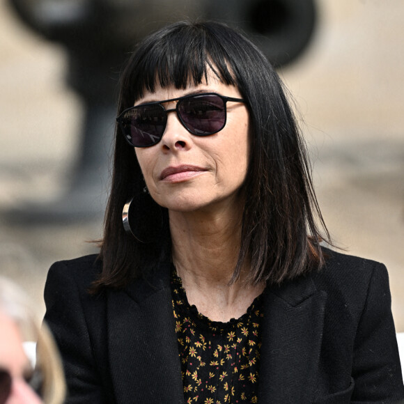 Mathilda May - Cérémonie d'hommage national à l'Hôtel national des Invalides en hommage à Michel Bouquet décédé le 13 avril 2022. Paris le 27 avril 2022. Michel Bouquet a été inhumé dans la plus stricte intimité le 15/04/2022 à Étais-la Sauvin dans l'Yonne. © David Nivière / Pool / Bestimage 