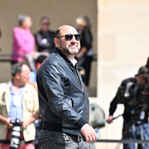 Kad Merad - Cérémonie d'hommage national à l'Hôtel national des Invalides en hommage à Michel Bouquet décédé le 13 avril 2022. Paris le 27 avril 2022. Michel Bouquet a été inhumé dans la plus stricte intimité le 15/04/2022 à Étais-la Sauvin dans l'Yonne. © David Nivière / Pool / Bestimage 