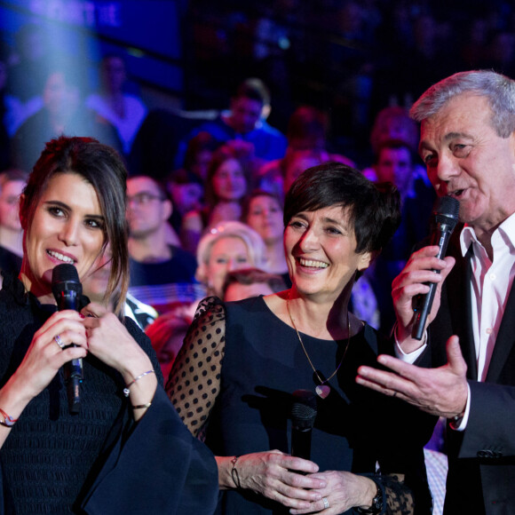 Karine Ferri, Laurence et Pierre Lemarchal (Parents de Grégory Lemarchal) - Emission hommage à "Grégory Lemarchal, 10 ans après l'histoire continue" au Zénith de Paris et retransmis en direct sur TF1 le 7 janvier 2017.  © Cyril Moreau/Bestimage
