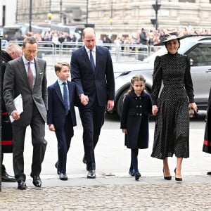 Le prince William, duc de Cambridge, sa femme Kate Catherine Middleton, duchesse de Cambridge, et leurs enfants le prince George et la princesse Charlotte - Arrivées de la famille royale d'Angleterre au Service d'action de grâce en hommage au prince Philip, duc d'Edimbourg, à l'abbaye de Westminster à Londres. Le 29 mars 2022