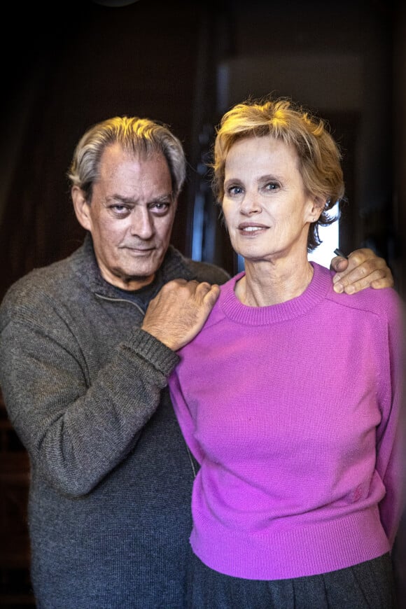 Paul Auster et sa femme Siri Hustvedt dans leur appartement de Brooklyn à New-York le 31 octobre 2020.