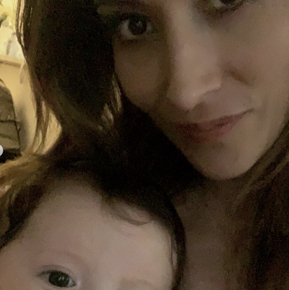 Fabienne Carat dévoile des photos inédites de sa fille Céleste sur Instagram.
