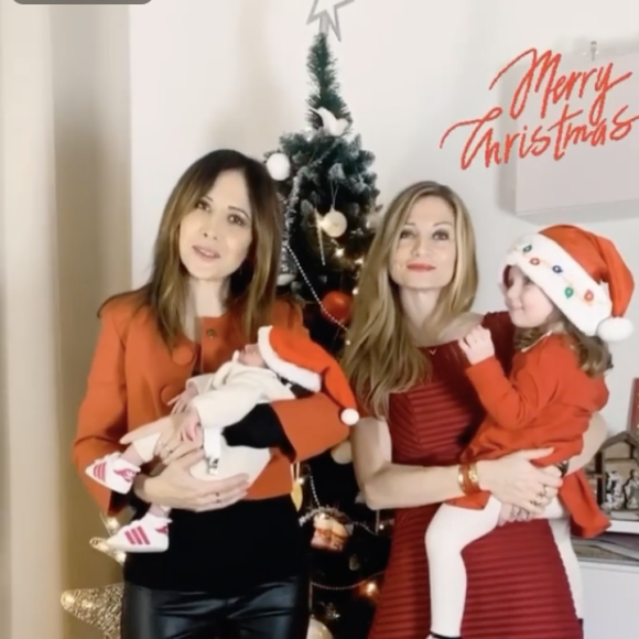 Fabienne Carat et sa soeur Carole sur Instagram. Le 24 décembre 2021.