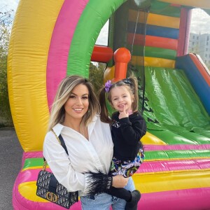 Carla Moreau est mariée à Kevin Guedj avec qui elle a eu une petite fille prénommée Ruby - Instagram