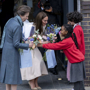 Catherine (Kate) Middleton et la princesse Anne vont assister à une démonstration de simulation d'opération césarienne d'urgence au Royal College of Obstetricians & Gynaecologists à Londres le 27 avril 2022. 