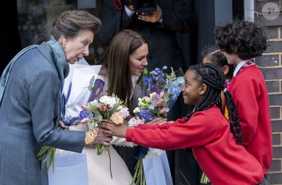 Catherine (Kate) Middleton et la princesse Anne vont assister à une démonstration de simulation d'opération césarienne d'urgence au Royal College of Obstetricians & Gynaecologists à Londres le 27 avril 2022. 