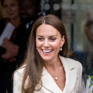 Catherine (Kate) Middleton et la princesse Anne vont assister à une démonstration de simulation d'opération césarienne d'urgence au Royal College of Obstetricians & Gynaecologists à Londres le 27 avril 2022. 