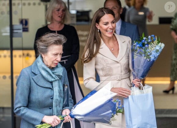 Catherine (Kate) Middleton et la princesse Anne vont assister à une démonstration de simulation d'opération césarienne d'urgence au Royal College of Obstetricians & Gynaecologists à Londres le 27 avril 2022. 