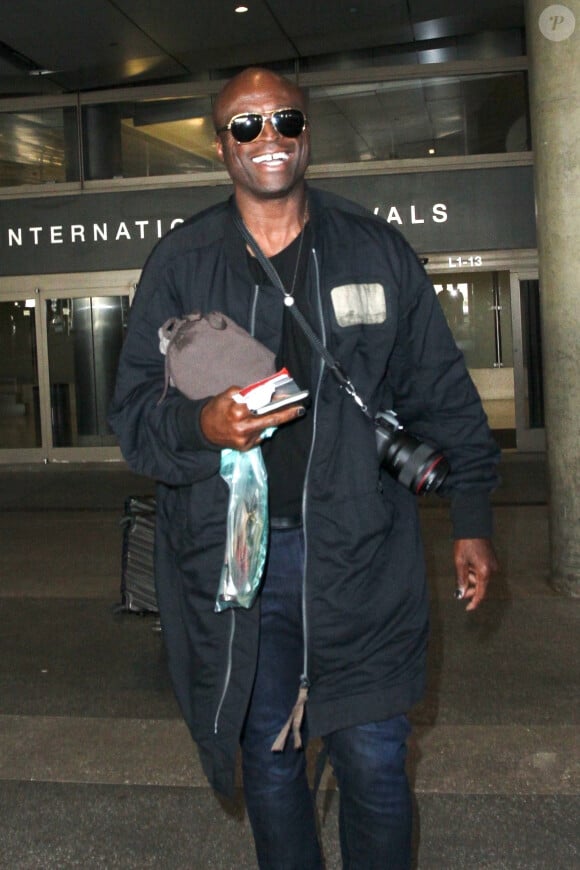 Seal quitte l'aéroport de LAX à Los Angeles le 18 mars 2019. 