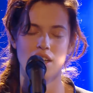Louise de l'équipe de Vianney lors des super cross-battles de "The Voice" - Émission du 7 mai 2022, TF1