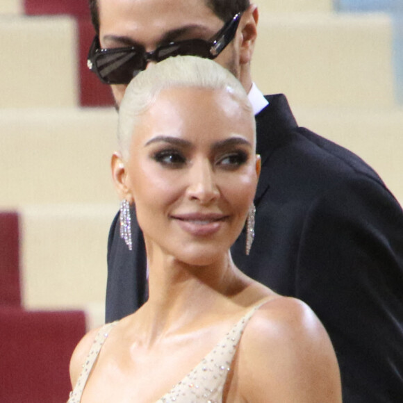 Kim Kardashian - Les célébrités arrivent à la soirée du "MET Gala 2022" à New York, le 2 mai 2022.  Celebrities arrive at the "MET Gala 2022". New York, May 2nd, 2022.