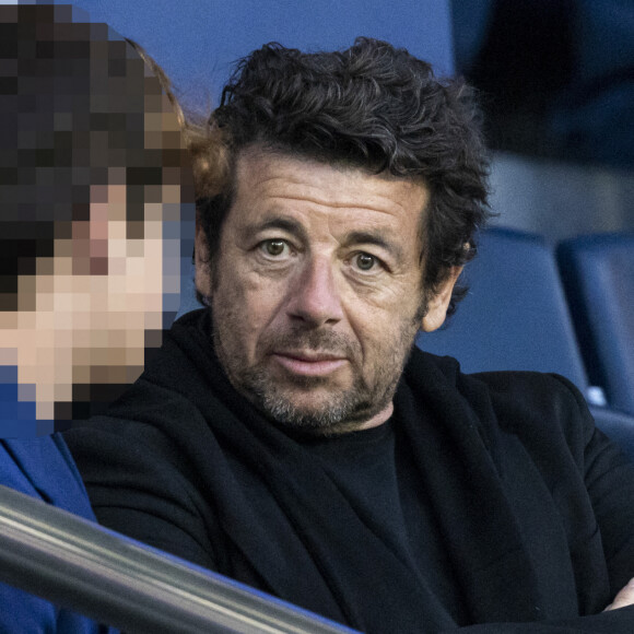 Patrick Bruel dans les tribunes lors du match de Ligue 1 "PSG - OM (2-1)" au Parc des Princes, le 17 avril 2022. © Agence/Bestimage 