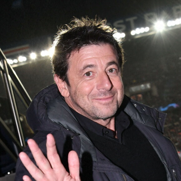 Patrick Bruel - People dans les loges lors du huitième de finale aller de la Ligue des champions entre le PSG et le Real Madrid au Parc des Princes à Paris le 15 février 2022. © Rachid Bellak/Bestimage 