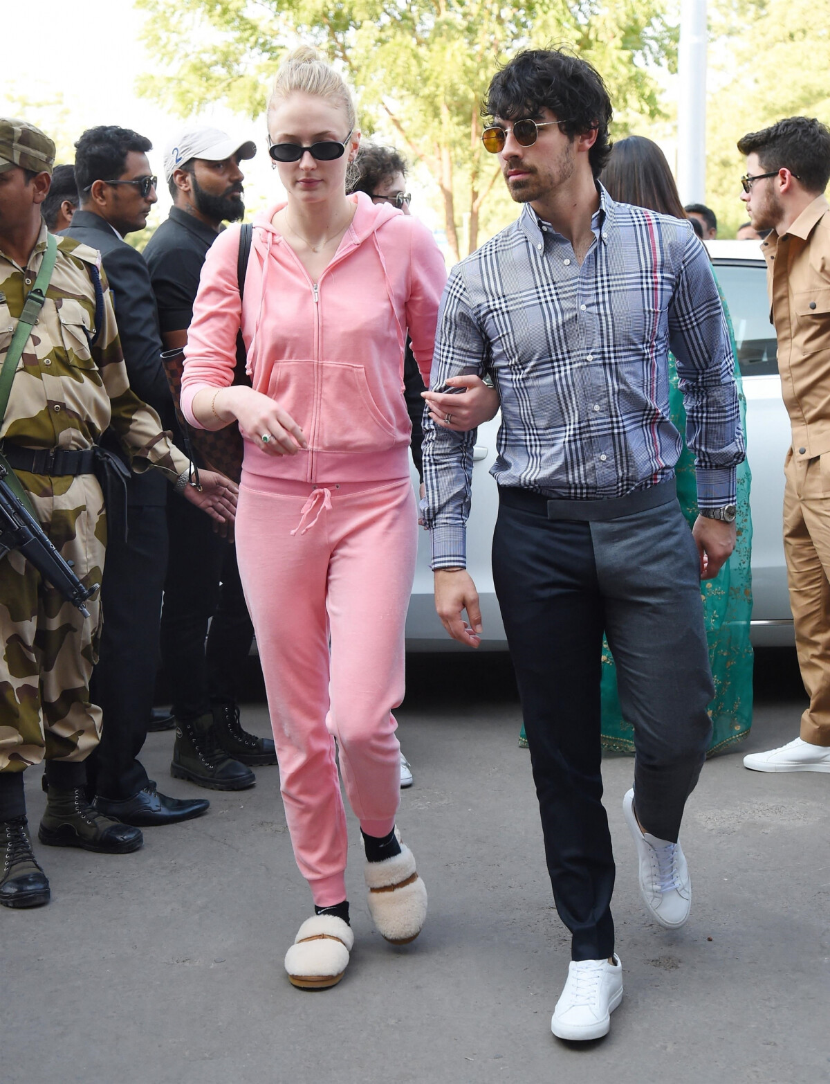 Photo : Joe Jonas et sa fiancée Sophie Turner arrivent à l'aéroport de