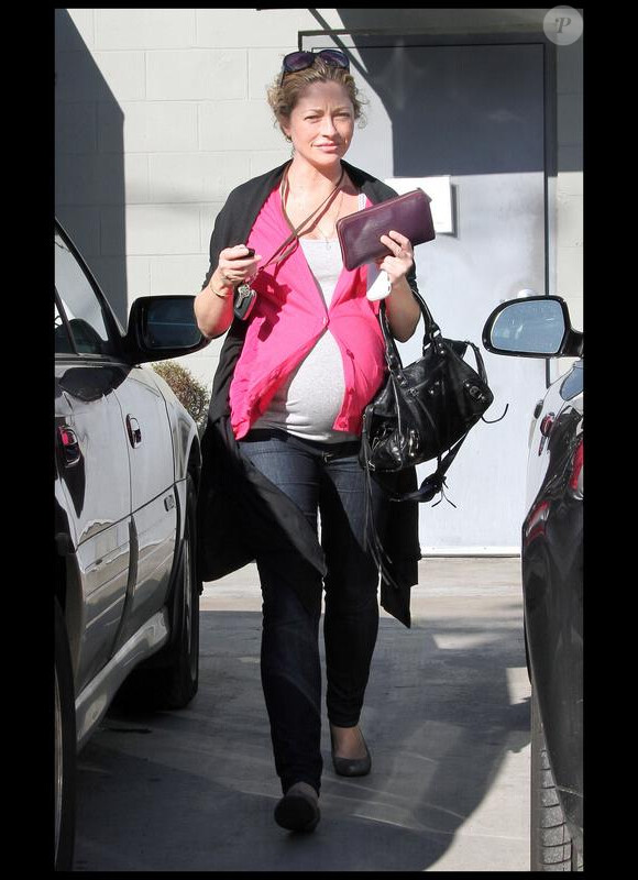 Rebecca Gayheart faisant du shopping à West Hollywood, le 27 janvier 2010
