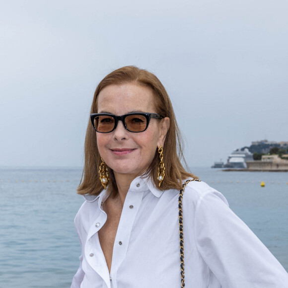 Carole Bouquet - Défilé croisière Chanel au Monte Carlo Beach à Monaco, le 5 mai 2022. © Olivier Borde / Bestimage