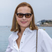 Carole Bouquet en chemisier déboutonné, Caroline de Monaco pimpante pour le défilé Chanel