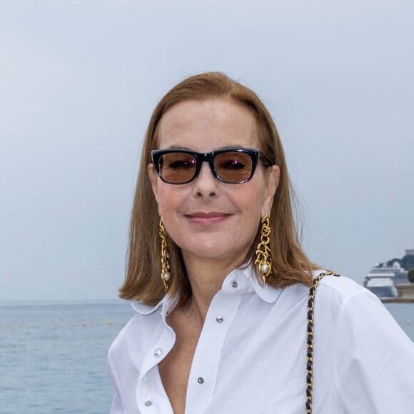 Carole Bouquet - Défilé croisière Chanel au Monte Carlo Beach à Monaco, le 5 mai 2022. © Olivier Borde / Bestimage