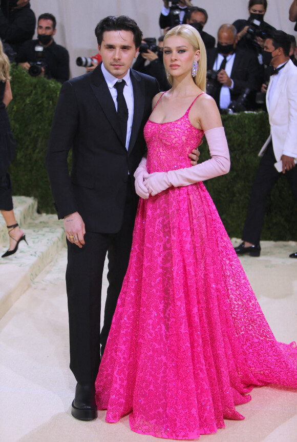 Brooklyn Beckham (fils de David et Victoria Beckham) et sa fiancée Nicola Ann Peltz, ici photographiés au Met Gala