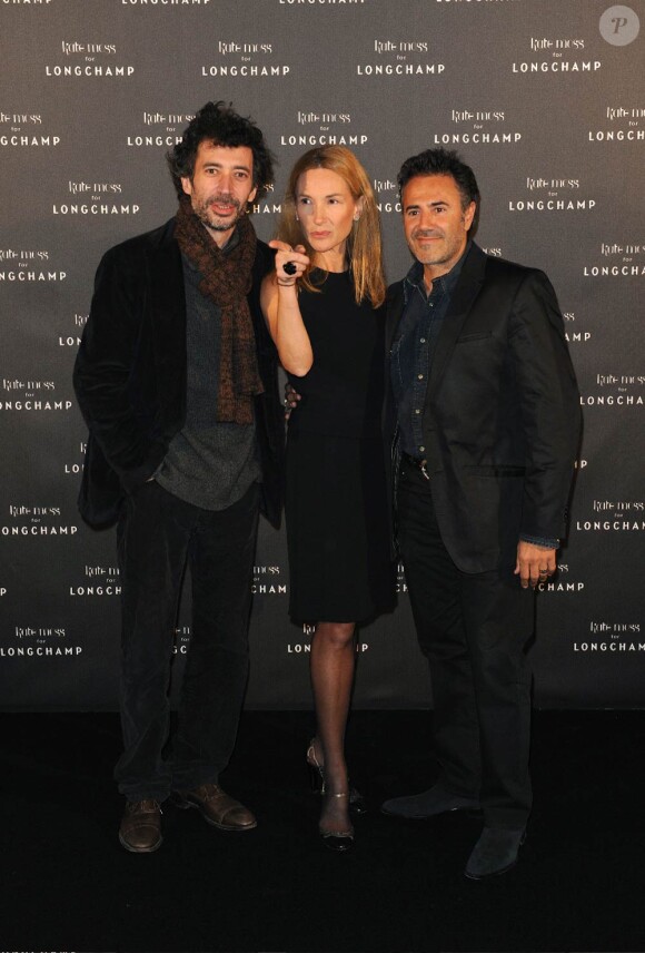 Isabelle Doval entourée de son mari José Garcia et d'Eric Elmosnino, à l'occasion de la soirée organisée en l'honneur de Kate Moss par la maison Longchamp, au Ritz Club de l'Hôtel Ritz, à Paris, le 27 janvier 2010.