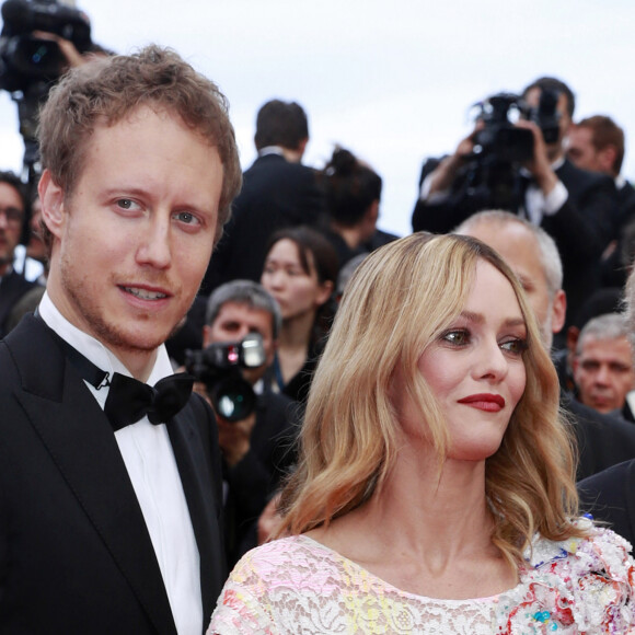 László Nemes, Vanessa Paradis - Montée des marches du film "Café Society" pour l'ouverture du 69e Festival de Cannes. Le 11 mai 2016. © Borde-Jacovides-Moreau/Bestimage
