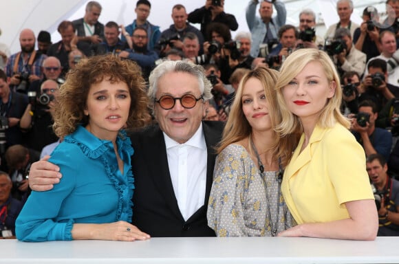 Valeria Golino, George Miller, Vanessa Paradis et Kirsten Dunst - Photocall du jury du 69e Festival international du film de Cannes, le 11 mai 2016. © Dominique Jacovides / Bestimage