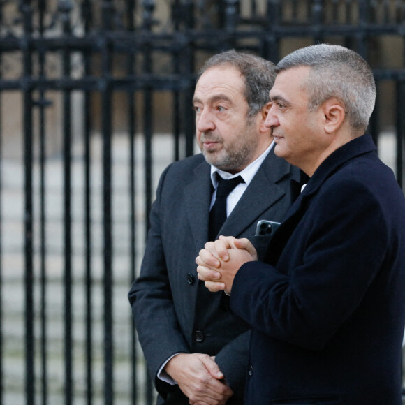 Patrick Timsit et Thomas Langmann - Obsèques du producteur Cyril Colbeau-Justin en la basilique Saint-Clotilde, Paris. Le 12 novembre 2020. © Agence / Bestimage
