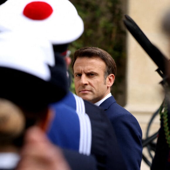 Le président de la république Emmanuel Macron lors du passage en revue d'un détachement interarmées - Cérémonie d'investiture du président de la République, Emmanuel Macron au Palais de l'Elysée à Paris le 7 ami 2022, suite à sa réélection le 24 avril dernier. © Dominique Jacovides/Bestimage