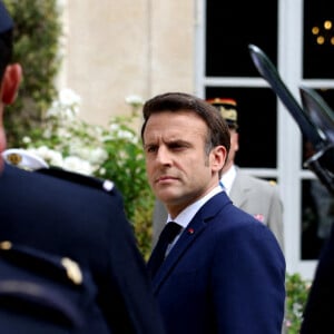 Le président de la république Emmanuel Macron lors du passage en revue d'un détachement interarmées - Cérémonie d'investiture du président de la République, Emmanuel Macron au Palais de l'Elysée à Paris le 7 ami 2022, suite à sa réélection le 24 avril dernier. © Dominique Jacovides/Bestimage