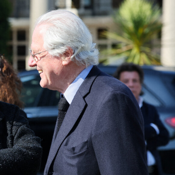Carole Bouquet - Obsèques de la chanteuse Régine au Crematorium du cimetière du Père-Lachaise à Paris. Le 9 mai 2022 © Jacovides-Moreau / Bestimage