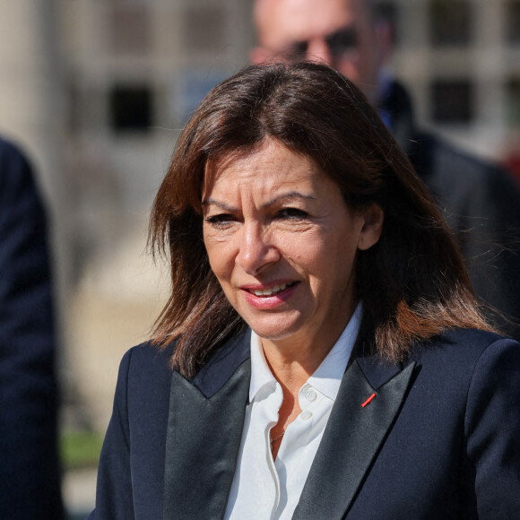 Anne Hidalgo - Obsèques de la chanteuse Régine au Crematorium du cimetière du Père-Lachaise à Paris. Le 9 mai 2022 © Jacovides-Moreau / Bestimage