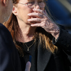 Jane Birkin - Obsèques de la chanteuse Régine au Crematorium du cimetière du Père-Lachaise à Paris. Le 9 mai 2022 © Jacovides-Moreau / Bestimage