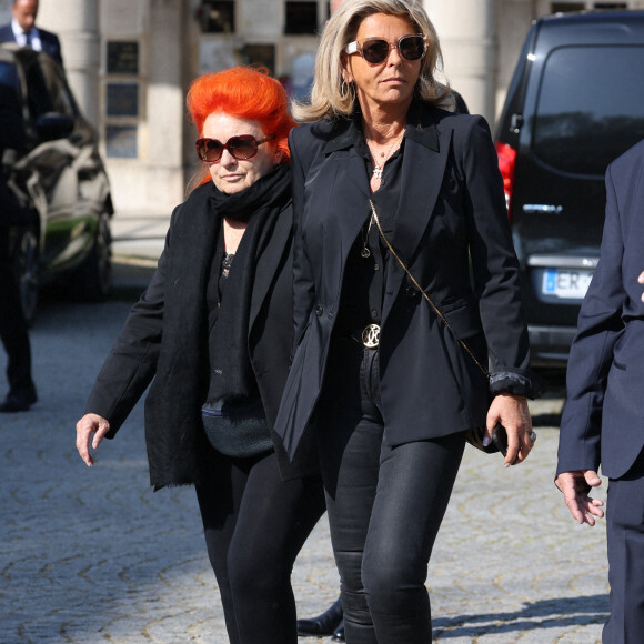 Vivianne De Wiit, Caroline Margeridon - Obsèques de la chanteuse Régine au Crematorium du cimetière du Père-Lachaise à Paris. Le 9 mai 2022 © Jacovides-Moreau / Bestimage