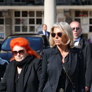 Vivianne De Wiit, Caroline Margeridon - Obsèques de la chanteuse Régine au Crematorium du cimetière du Père-Lachaise à Paris. Le 9 mai 2022 © Jacovides-Moreau / Bestimage